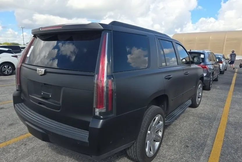 2018 Cadillac Escalade Luxury photo 1