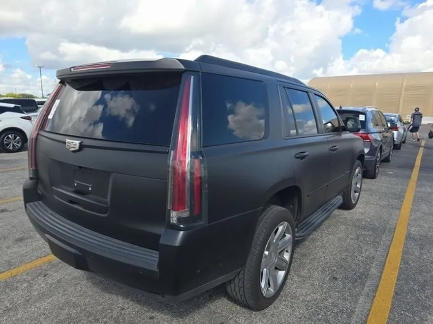 2018 Cadillac Escalade Luxury photo 1