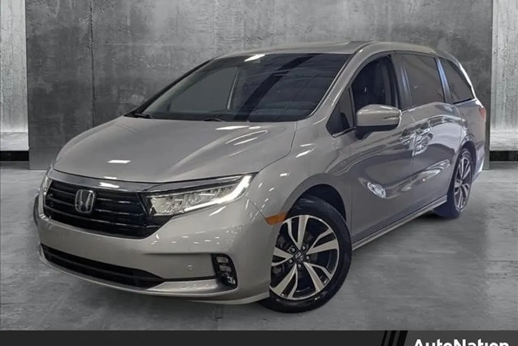 2022 Honda Odyssey Touring photo 1