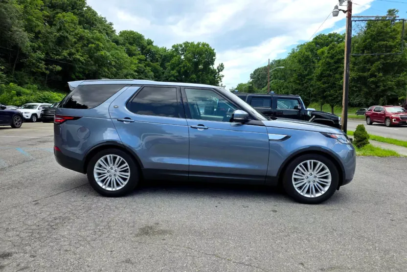 2018 Land Rover Discovery HSE photo 1
