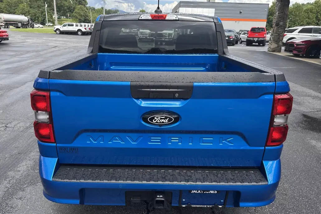 2025 Ford Maverick photo 1