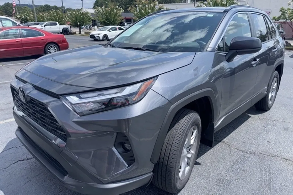 2025 Toyota RAV4 Hybrid LE photo 1