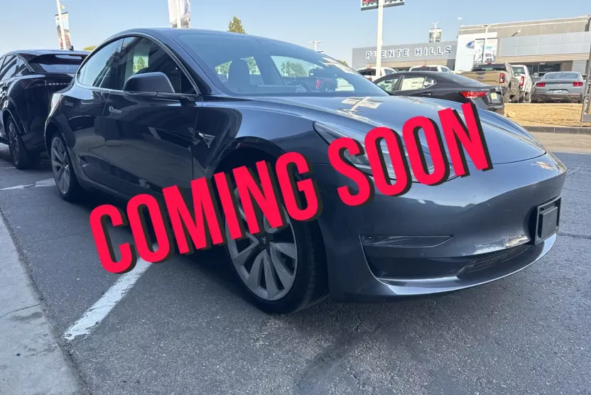 2020 Tesla Model 3 Standard Range Plus photo 1