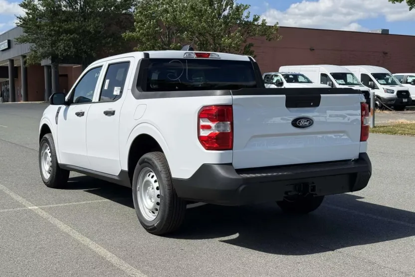 2025 Ford Maverick XL photo 1