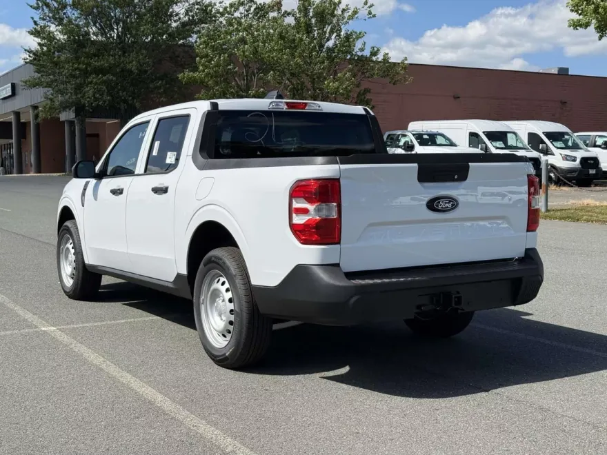 2025 Ford Maverick XL photo 1