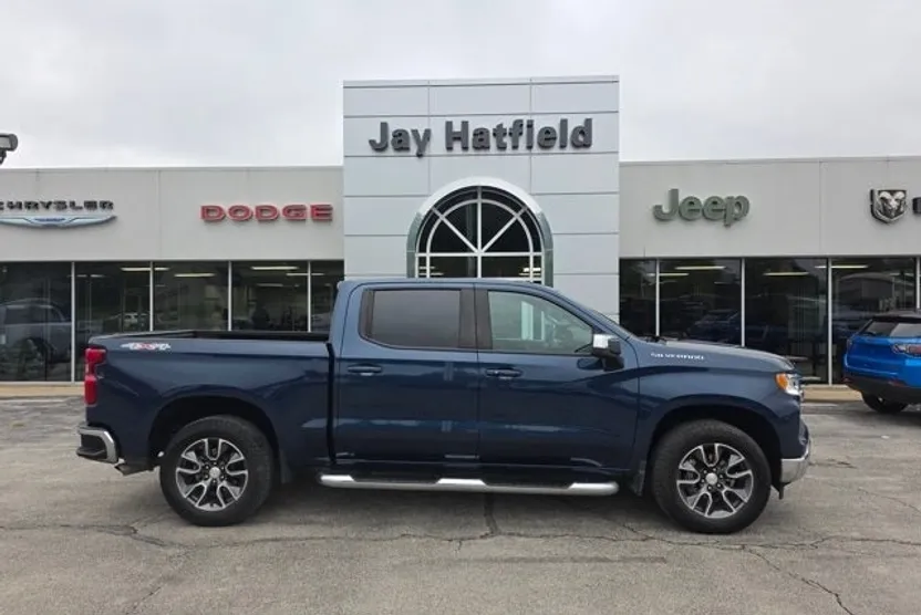 2022 Chevrolet Silverado 1500 LT photo 1