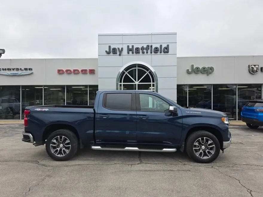 2022 Chevrolet Silverado 1500 LT photo 1