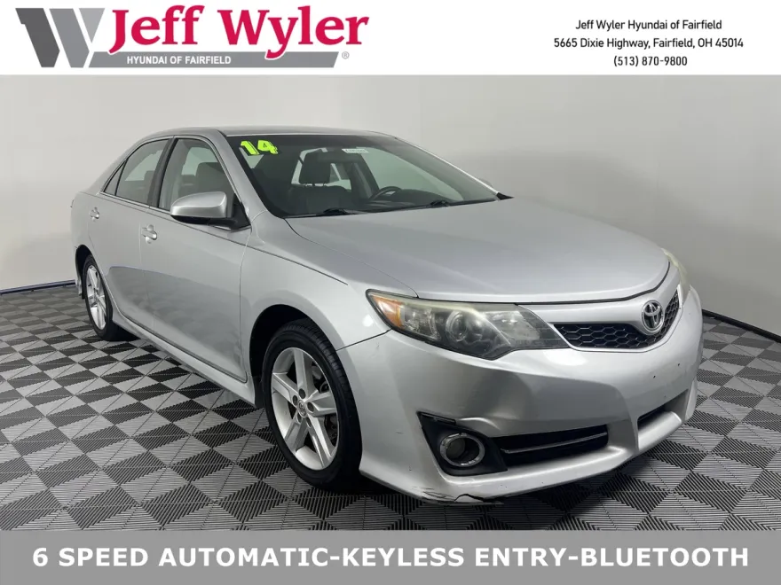 2014 Toyota Camry SE photo 1