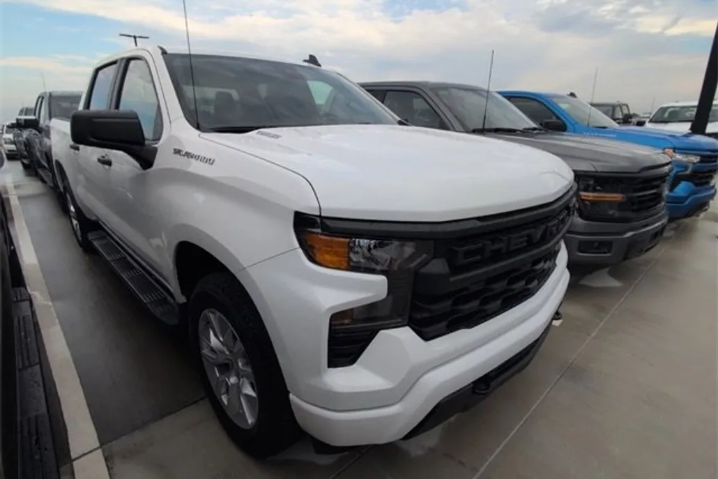 2026 Chevrolet Silverado 1500 Custom photo 1