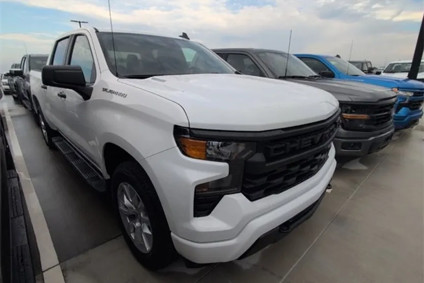 2026 Chevrolet Silverado 1500 Custom photo 1
