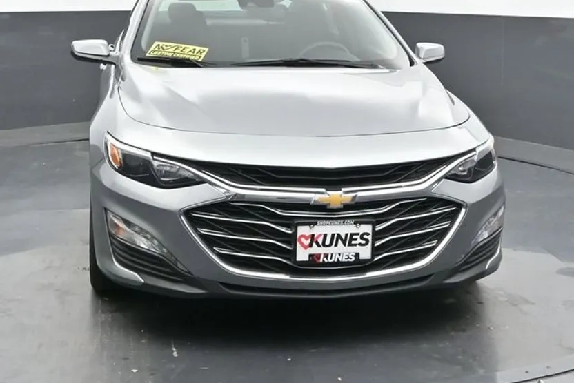 2024 Chevrolet Malibu 1LT photo 1