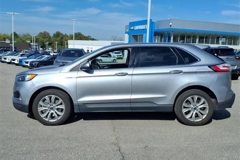 2022 Ford Edge Titanium photo 1