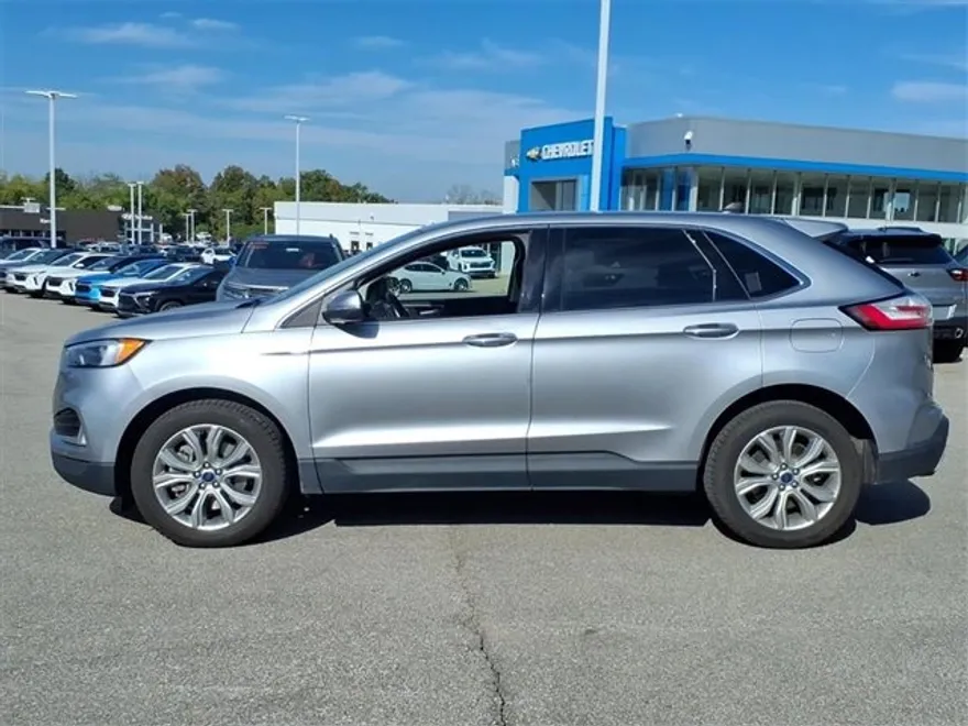 2022 Ford Edge Titanium photo 1
