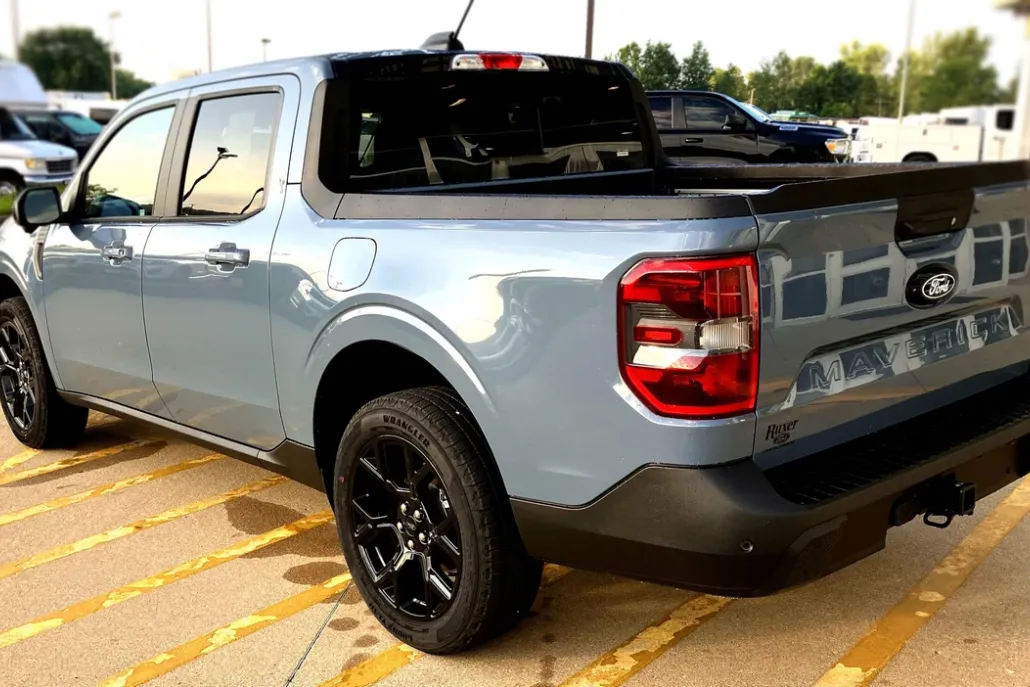 2025 Ford Maverick Lariat photo 1