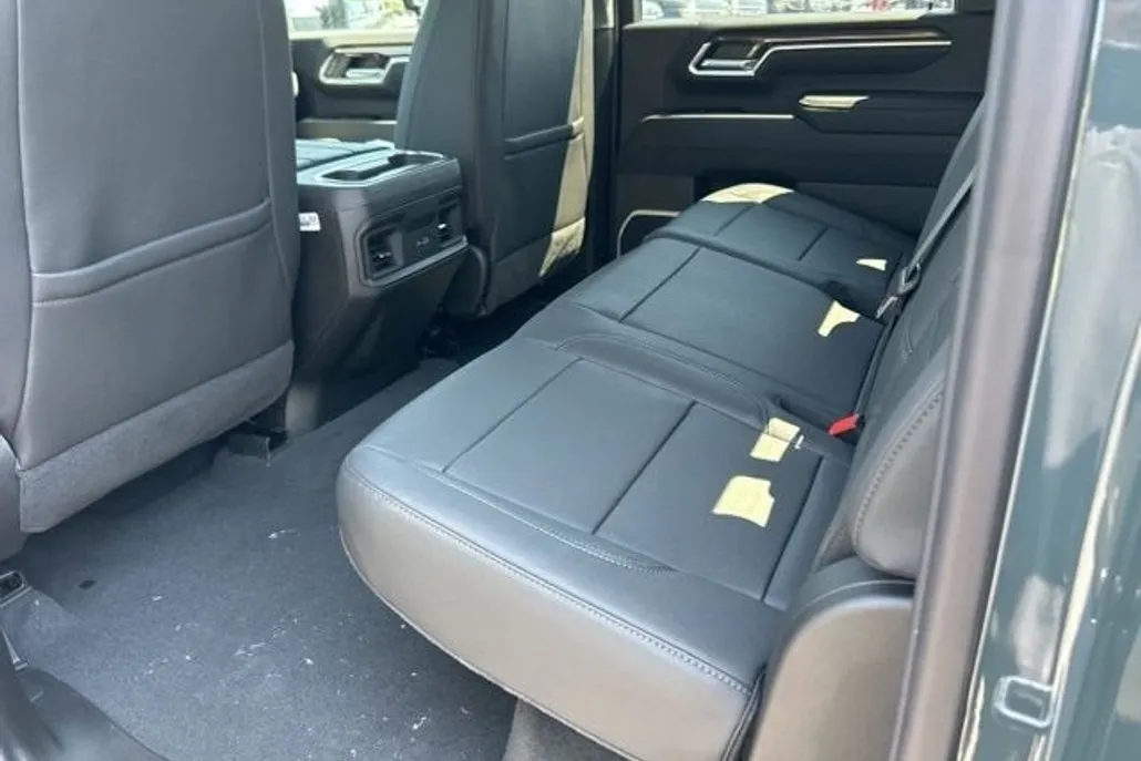 2025 Chevrolet Silverado 2500HD LT photo 1