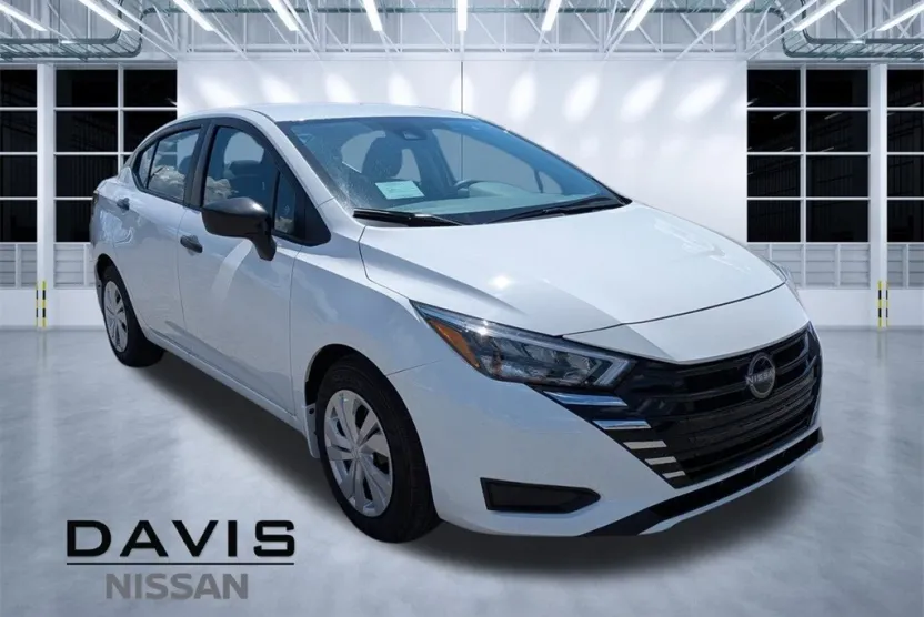 2025 Nissan Versa 1.6 S photo 1