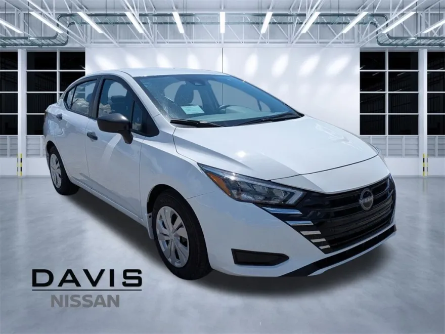 2025 Nissan Versa 1.6 S photo 1