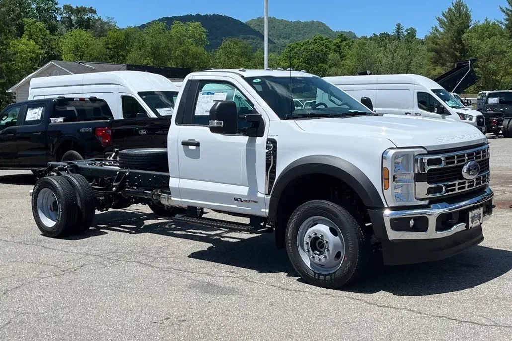 2025 Ford F-450 XL photo 1