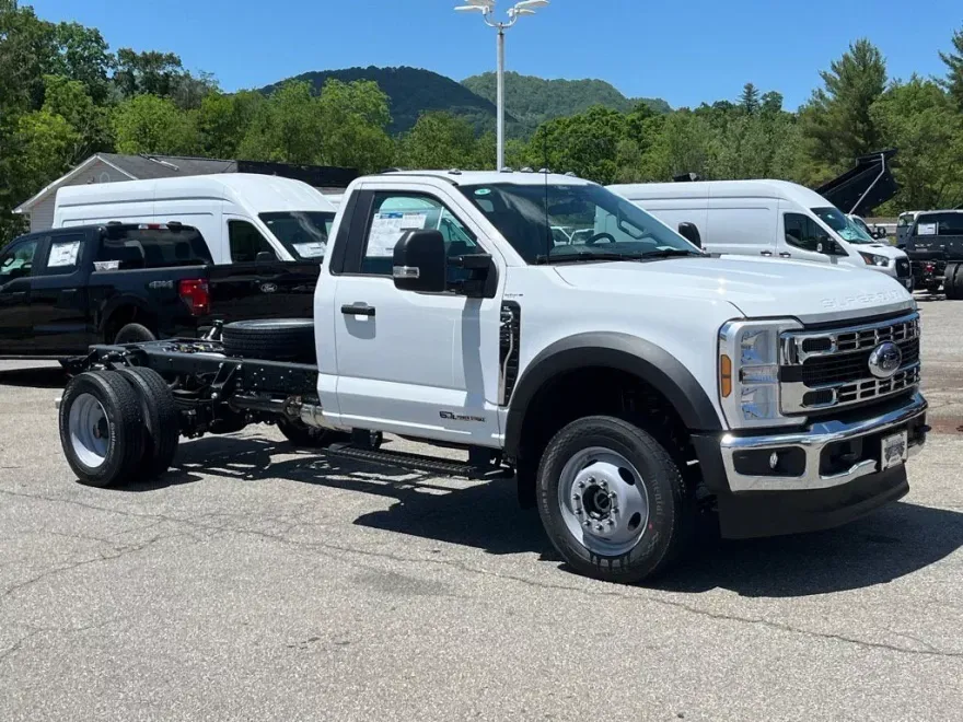 2025 Ford F-450 XL photo 1