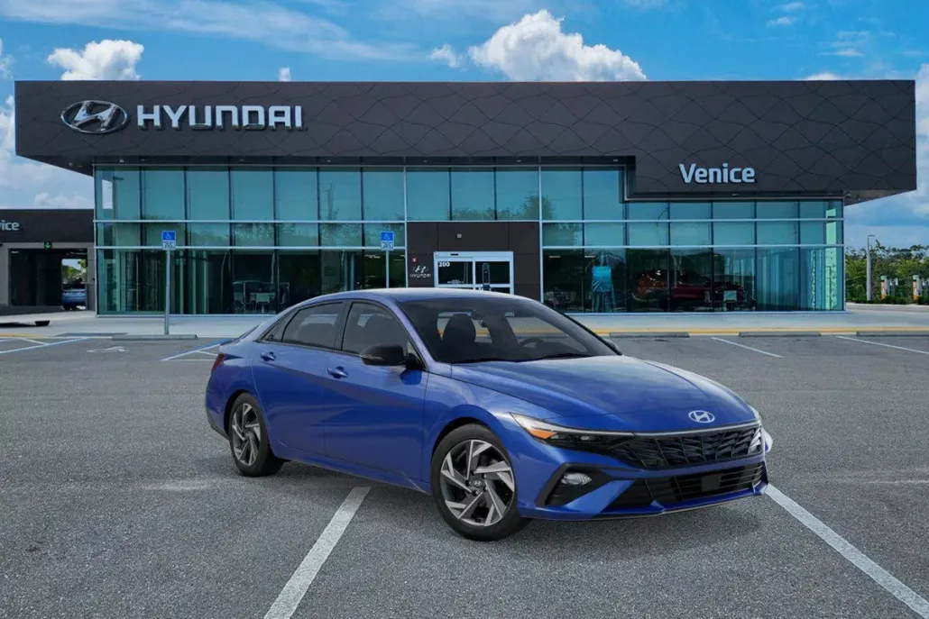 2025 Hyundai Elantra SEL Sport photo 1