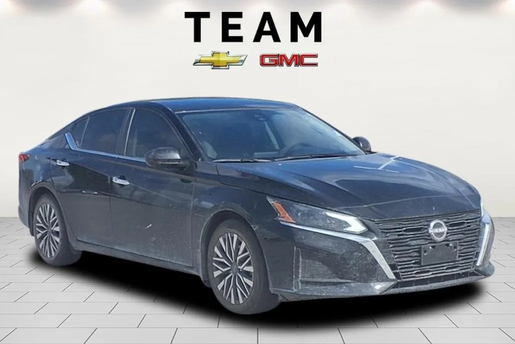 2024 Nissan Altima 2.5 SV photo 1