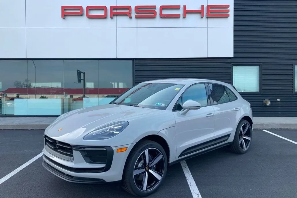 2024 Porsche Macan photo 1