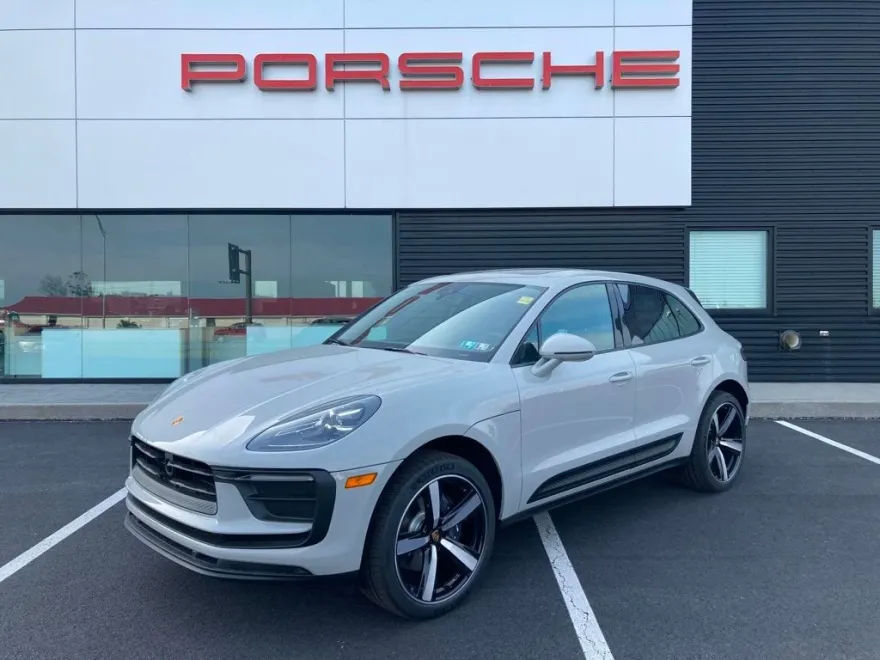 2024 Porsche Macan photo 1