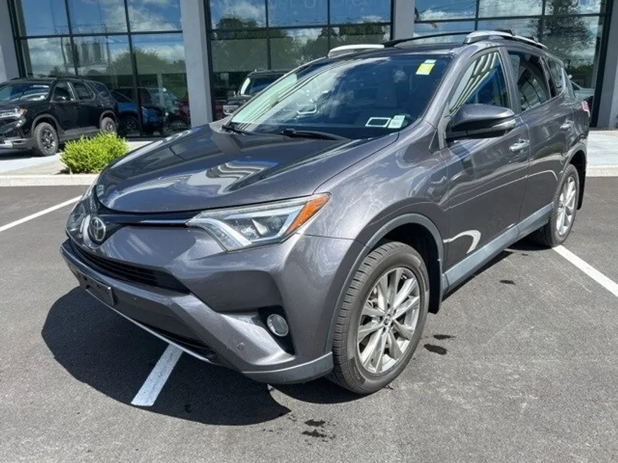 2017 Toyota RAV4 Limited photo 1