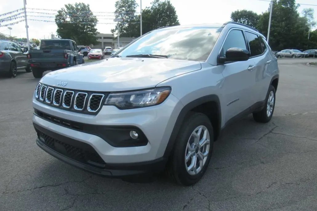 2025 Jeep Compass Latitude photo 1