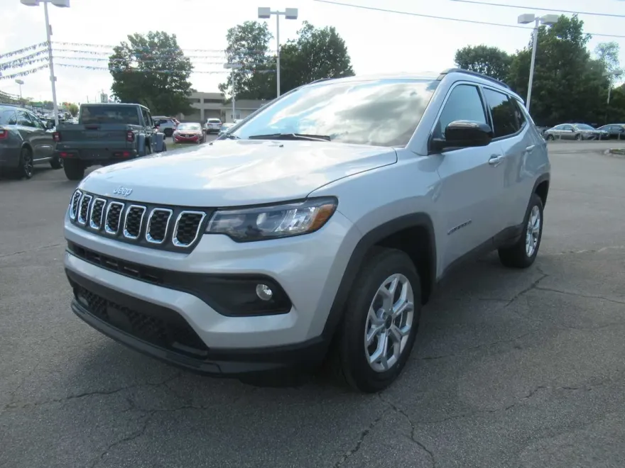 2025 Jeep Compass Latitude photo 1