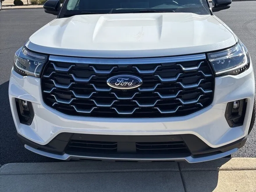 2025 Ford Explorer Platinum photo 1