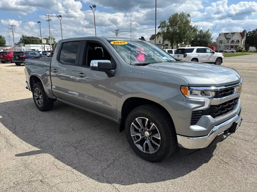 2025 Chevrolet Silverado 1500 LT photo 1