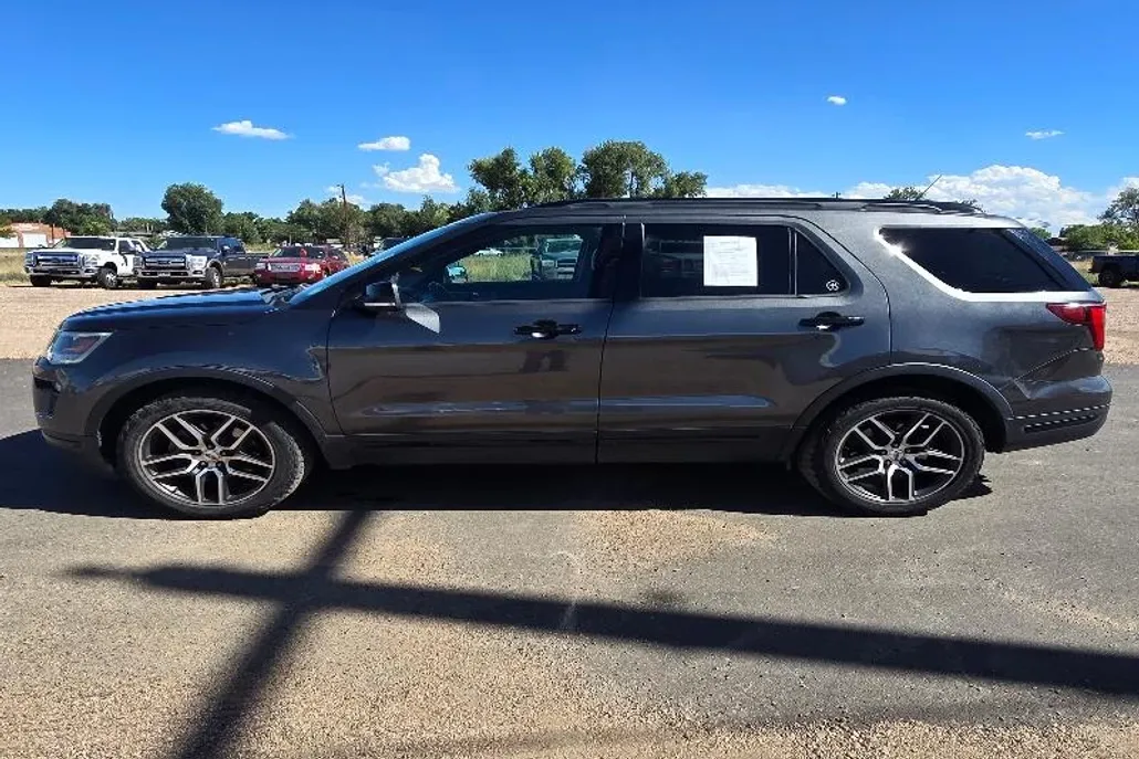 2019 Ford Explorer Sport photo 1