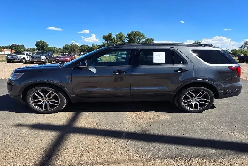 2019 Ford Explorer Sport photo 1