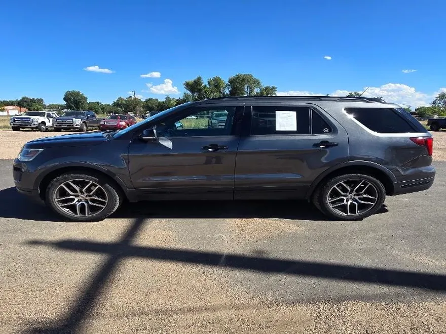 2019 Ford Explorer Sport photo 1