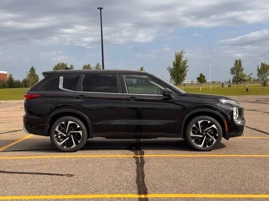 2022 Mitsubishi Outlander SE 2.5 S-AWC photo 1