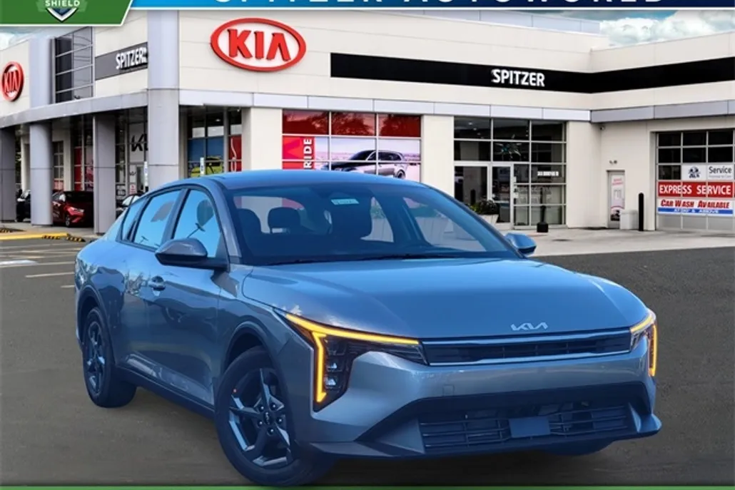2025 Kia K4 LXS photo 1