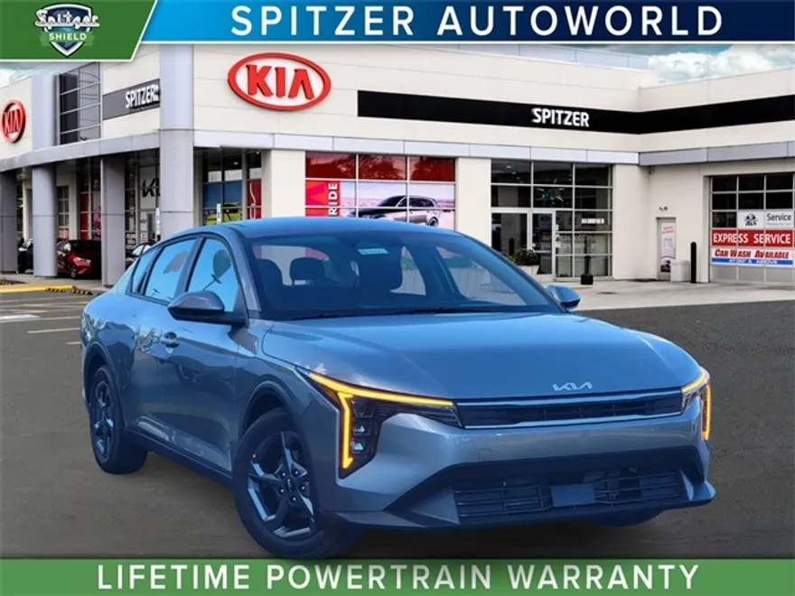 2025 Kia K4 LXS photo 1