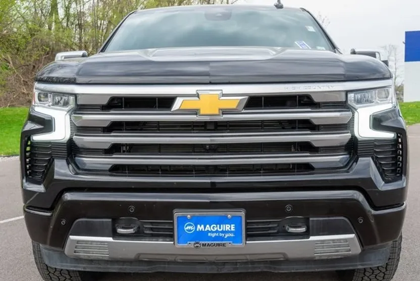 2024 Chevrolet Silverado 1500 High Country photo 1