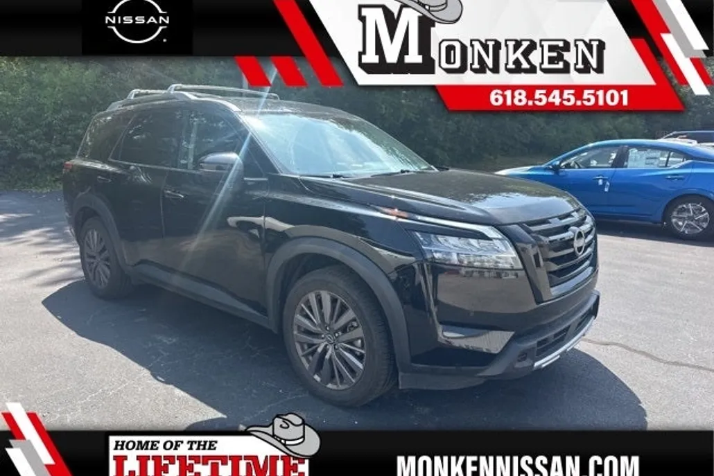 2023 Nissan Pathfinder SL photo 1