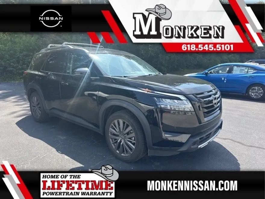 2023 Nissan Pathfinder SL photo 1