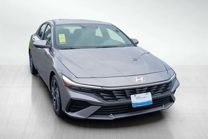 2024 Hyundai Elantra SEL photo 1