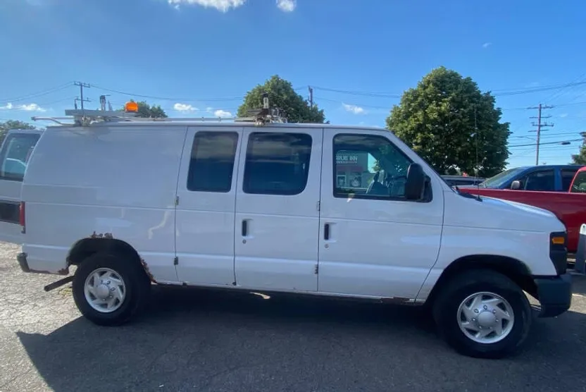 2013 Ford E-250 photo 1