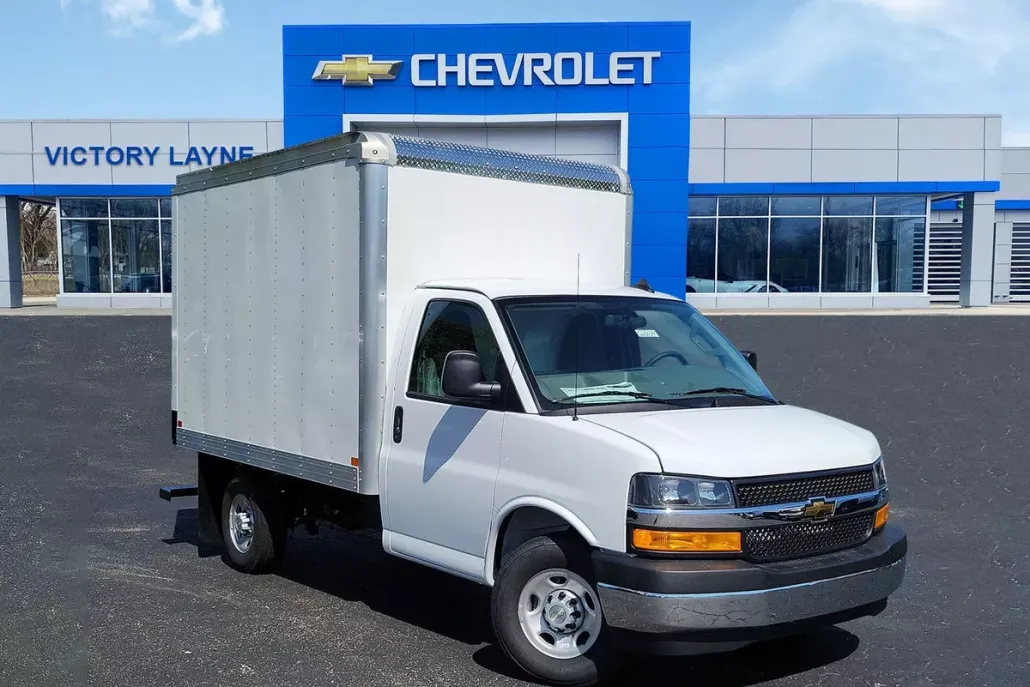 2025 Chevrolet Express Cutaway 3500 photo 1
