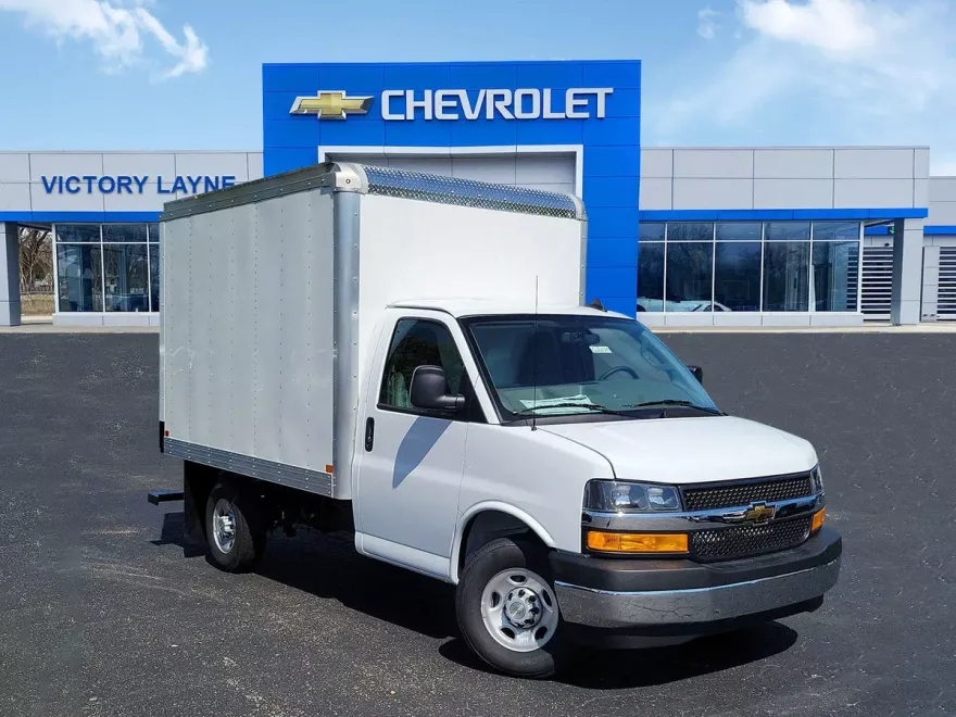 2025 Chevrolet Express Cutaway 3500 photo 1
