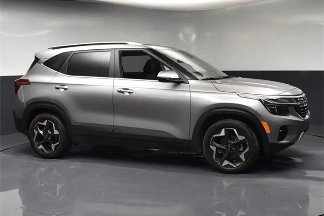 2025 Kia Seltos EX photo 1