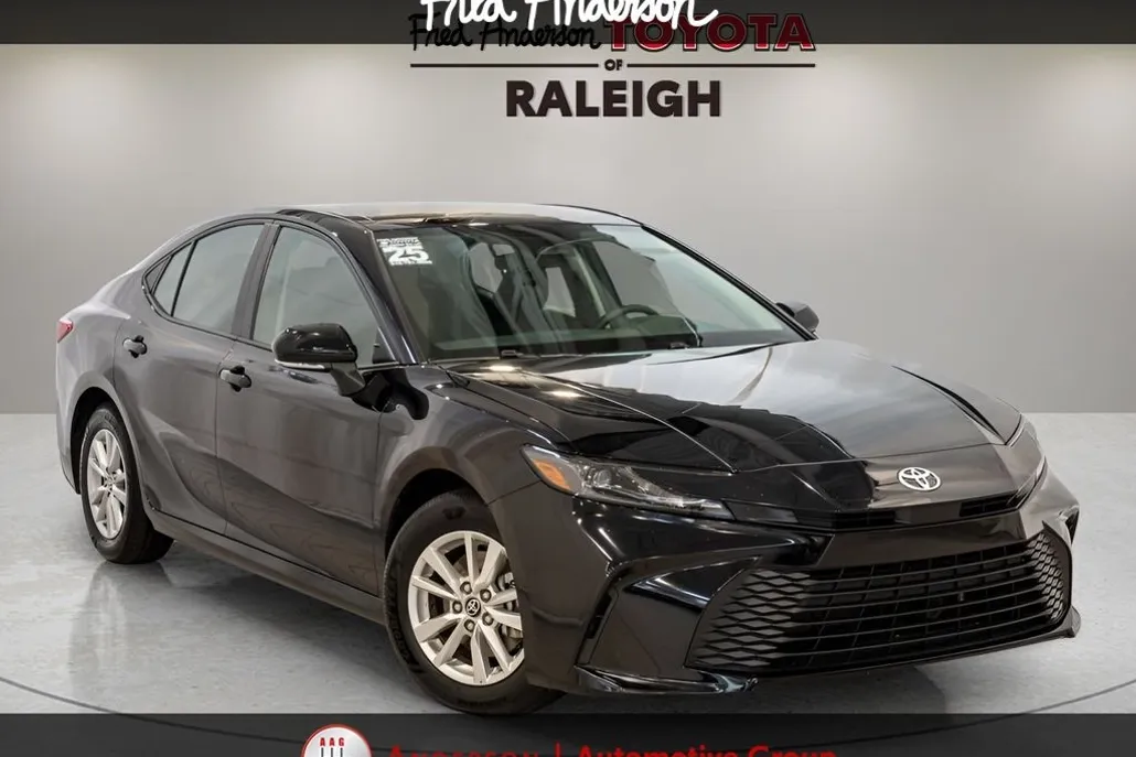 2025 Toyota Camry LE photo 1