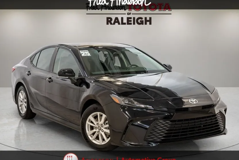 2025 Toyota Camry LE photo 1