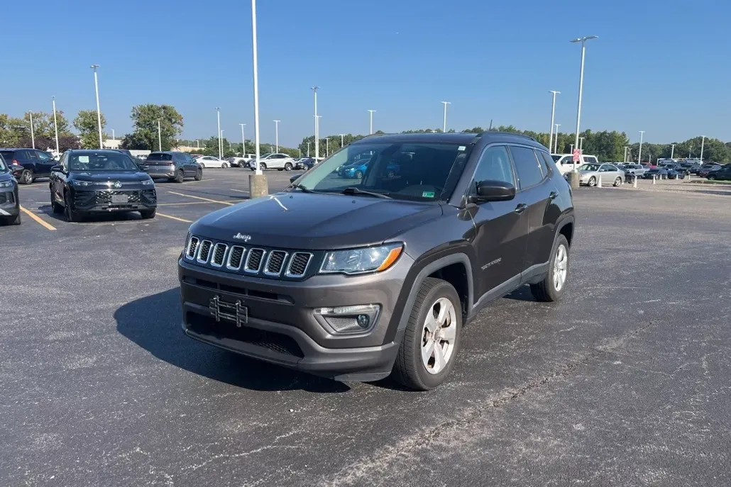 2018 Jeep Compass Latitude photo 1