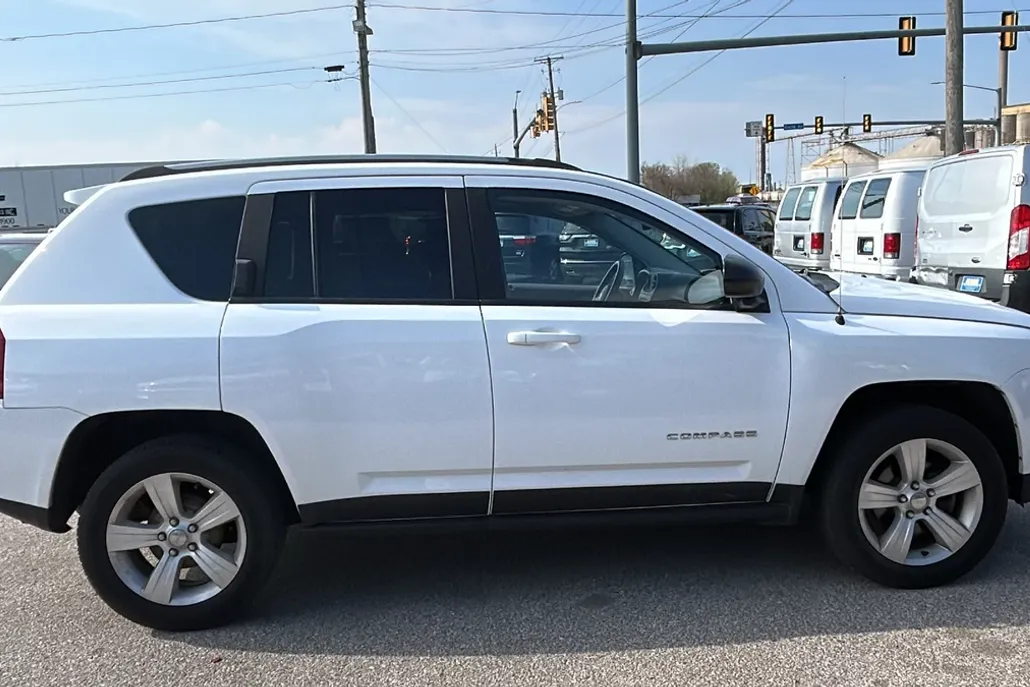 2016 Jeep Compass Sport photo 1